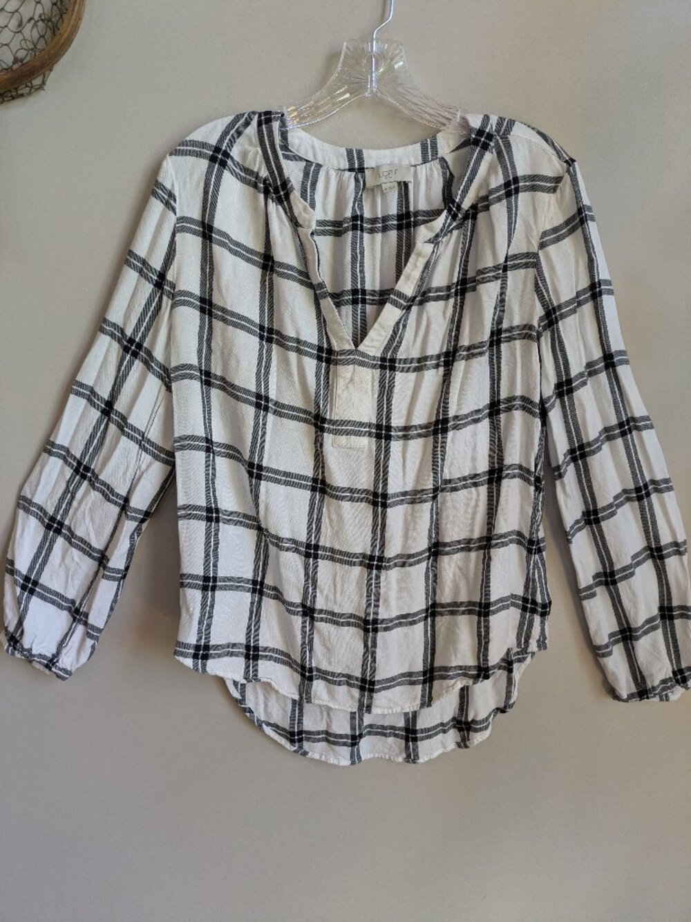 loft woman viscose white black long sleeve blouse soft v neck size M #738